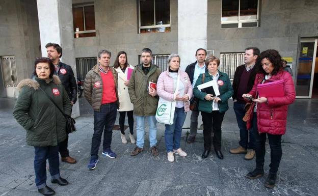 Los docentes convocan una movilización para recuperar las 18 y 23 horas lectivas en Secundaria y Primaria