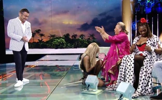 Carmen Gahona desnuda a Oriana Marzoli en directo en 'Supervivientes'