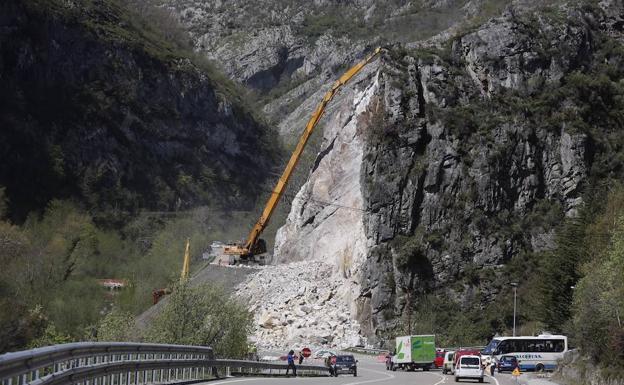 El Principado elude dar fechas para reabrir el acceso a Caso