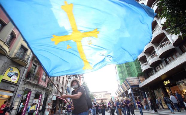 Los sindicatos dicen que sin oficialidad no habrá normalización del asturiano