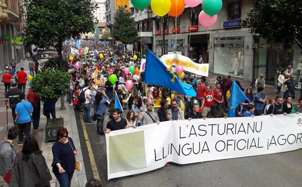 Multitudinaria reivindicación de la oficialidad: «Agora ye'l momentu»