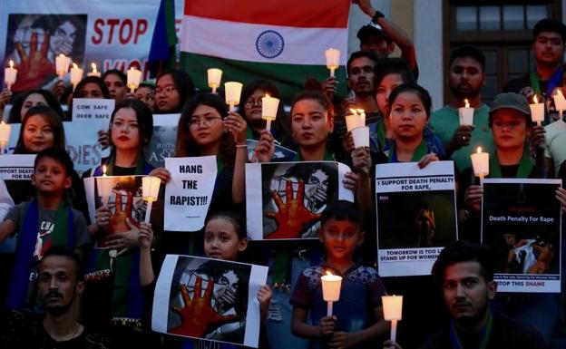 India instaura la pena de muerte para violadores de niños