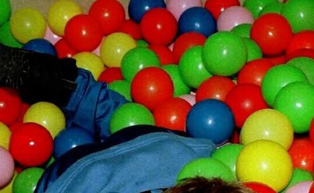 Cinco madres heridas en una pelea en un parque de bolas infantil