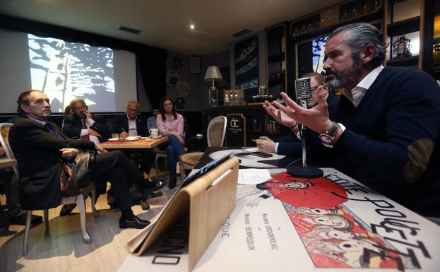 La tertulia de los Amigos de Vetusta, contra los cambios de los nombres de las calles