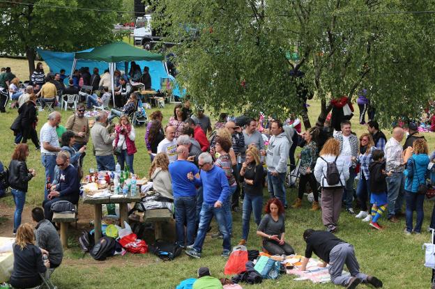 La Jira al embalse de Trasona conmemora sus sesenta años