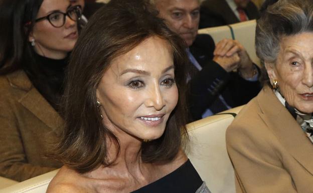 Isabel Preysler niega haber hecho 'un Cifuentes' en una perfumería de París