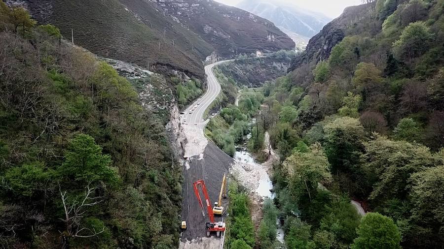 Las espectaculares imágenes aéreas del argayo de Caso