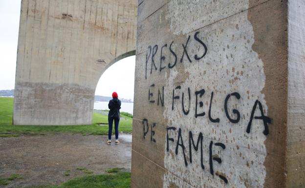 El 'Elogio', de nuevo víctima de pintadas