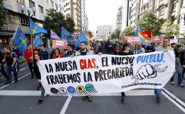 El feminismo impregna la manifestación gijonesa del Primero de Mayo