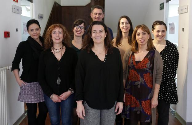 Mujer con hijos busca empleo