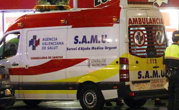 Dos sanitarios drogados abandonan en una cuneta a un herido que transportaban en ambulancia