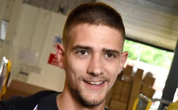 A punto de morir al contraer una infección por morderse las uñas