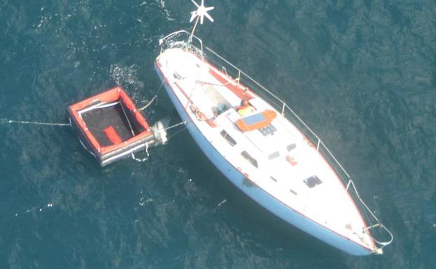 Rescatado el tripulante de un velero francés frente al Cabo Peñas tras dos días a la deriva