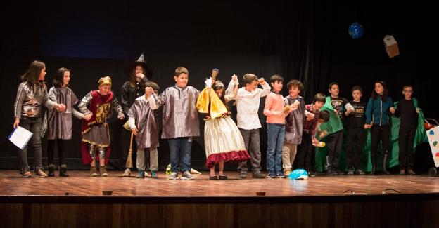 Los escolinos defienden el asturiano