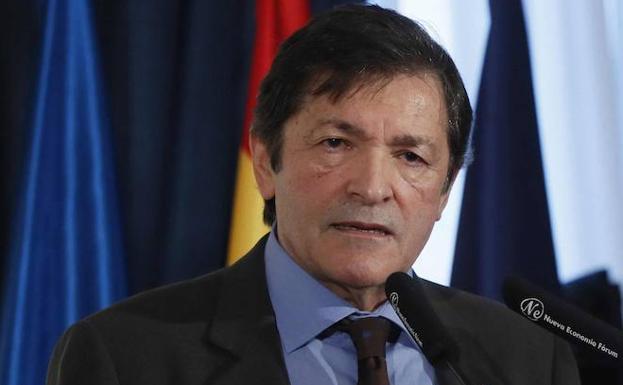 Javier Fernández dice que la cooficialidad no puede aprobarse «de tapadillo» y que los asturianos decidirán