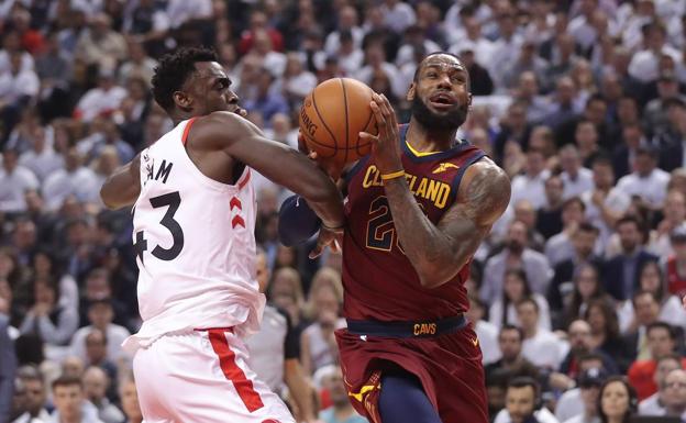 Otra exhibición de James y los Cavaliers ya tienen ventaja de 2-0 ante los Raptors