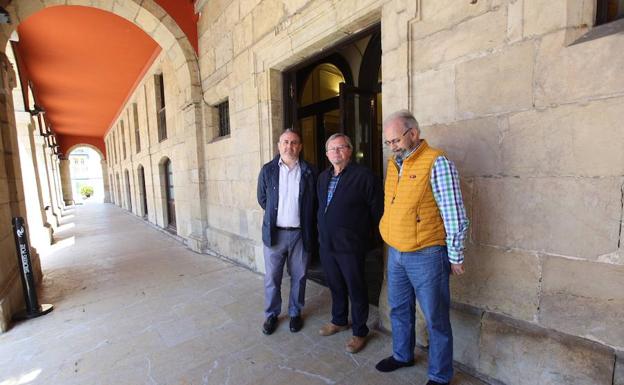 Los no adscritos tachan de «fascista» la propuesta contra los tránsfugas del PP