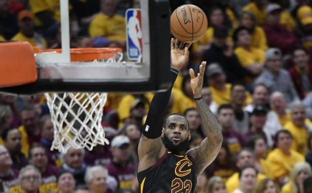 LeBron James pone a los Cavaliers en la final del Este