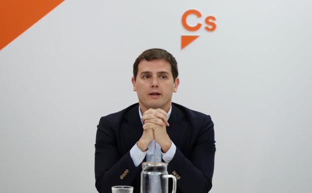 Ciudadanos acorta las distancias con el PP y arrebata al PSOE la segunda posición