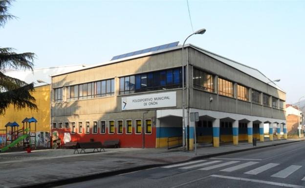 La falta del servicio de limpieza obliga a Mieres a cerrar también el polideportivo de Turón