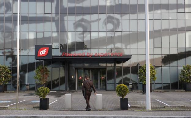 La Policía registra la sede gijonesa de Duro e interviene 19 cuentas de correo