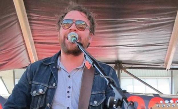 Hallan muerto a Scott Hutchison, líder de la banda Frightened Rabbit