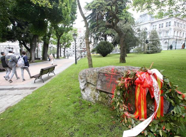 Atentan contra el monolito dedicado a los reservistas en el Campo de San Francisco