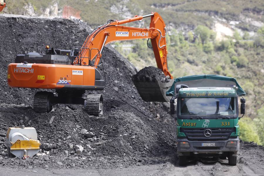 Comienzan a retirar los primeros escombros del argayo de Anzó