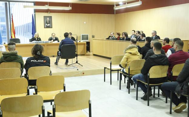 «Las pruebas son insuficientes, las vigilancias escasas y ninguna relevante», alega la defensa de los hermanos acusados de tráfico de hachís