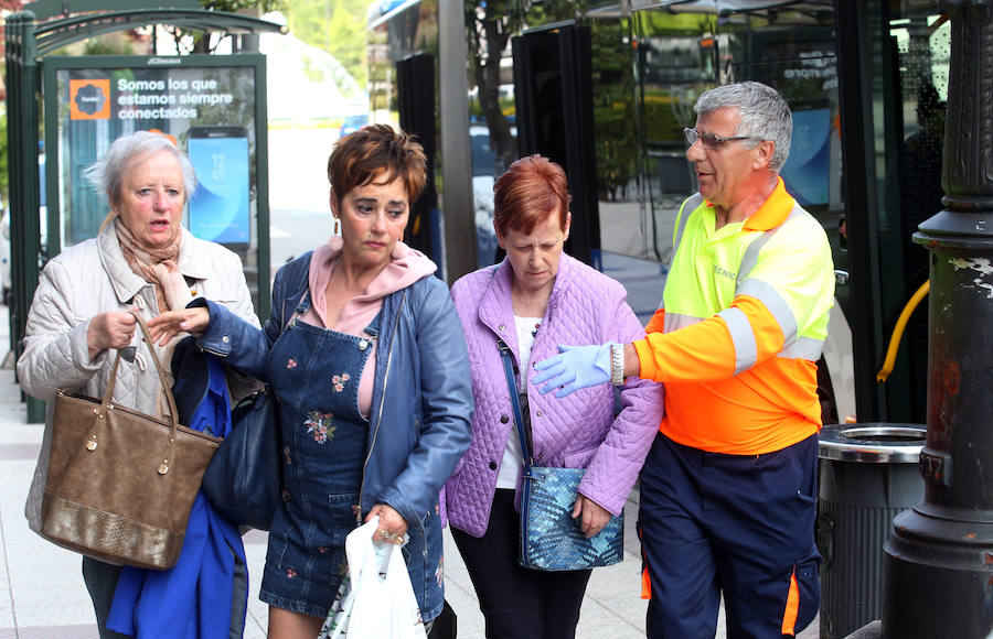 Ocho personas resultan heridas en Oviedo tras dar un frenazo un autobús urbano