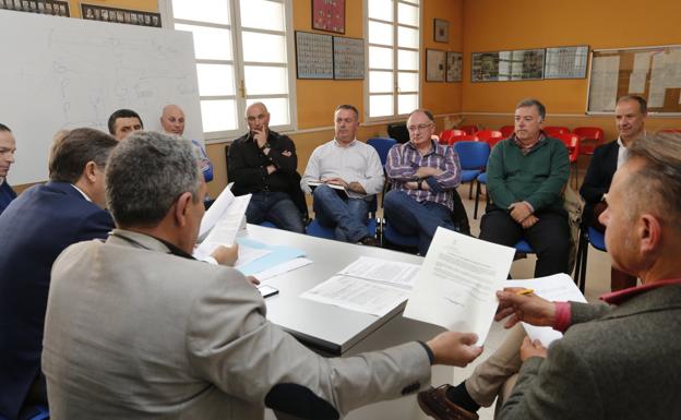 Las policías locales de Asturias impugnarán la orden que prohíbe a los interinos usar armas