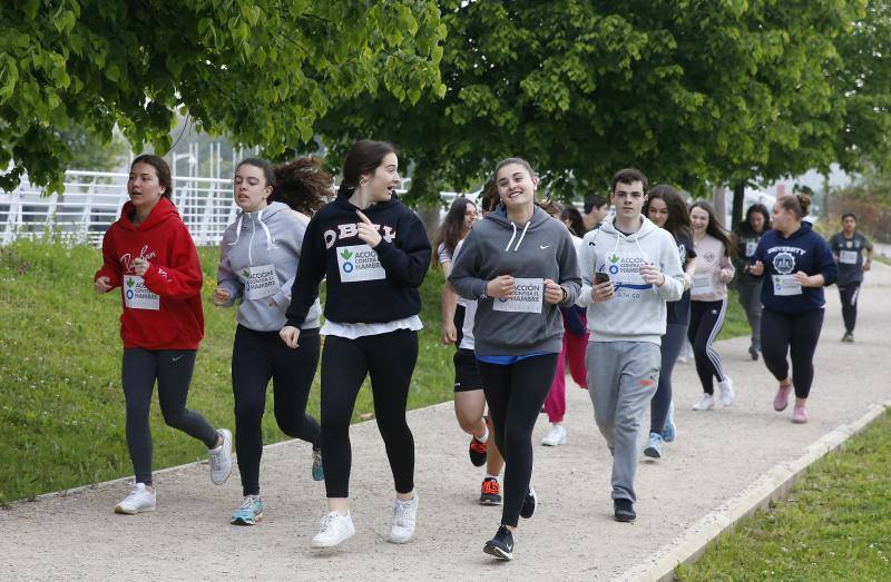 Cien alumnos del IES El Piles corren contra el hambre