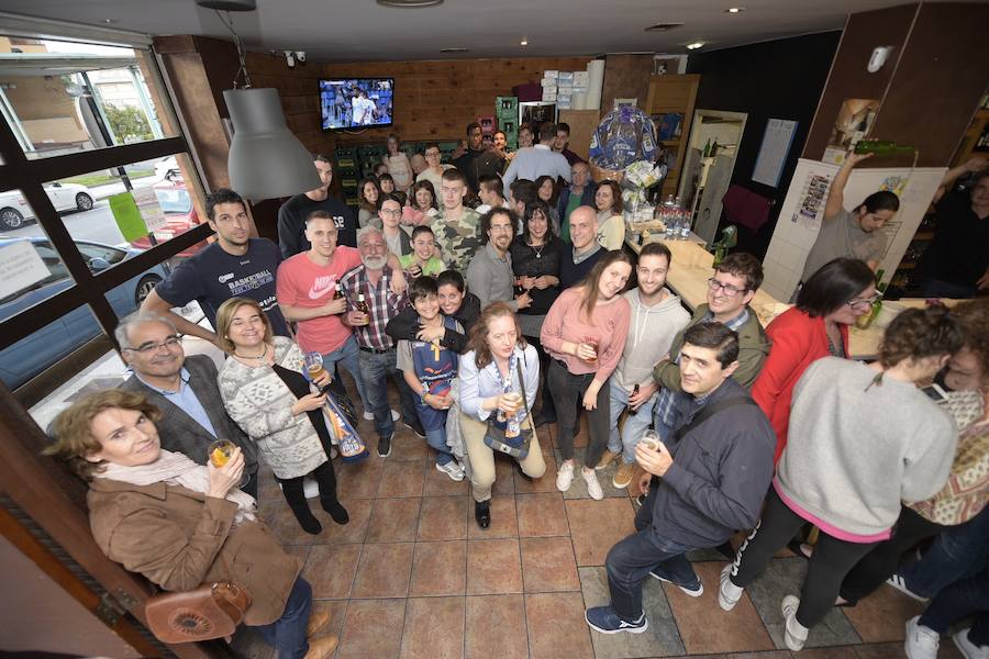 Fiesta de despedida del Unión Finaciera con su afición