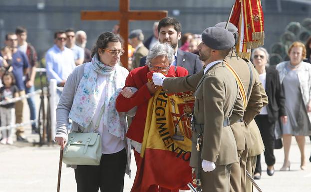 El PSOE acusa a PP, Foro y Ciudadanos de utilizar símbolos nacionales