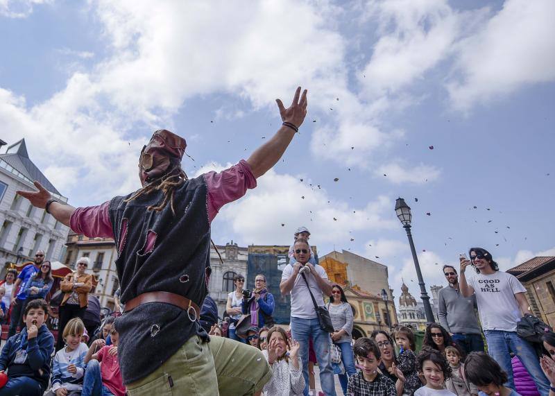 Los niños, protagonistas del mercado medieval de La Balesquida
