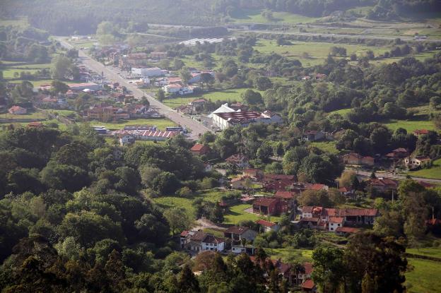 Un 59% de los pueblos de Llanes tienen más viviendas que vecinos
