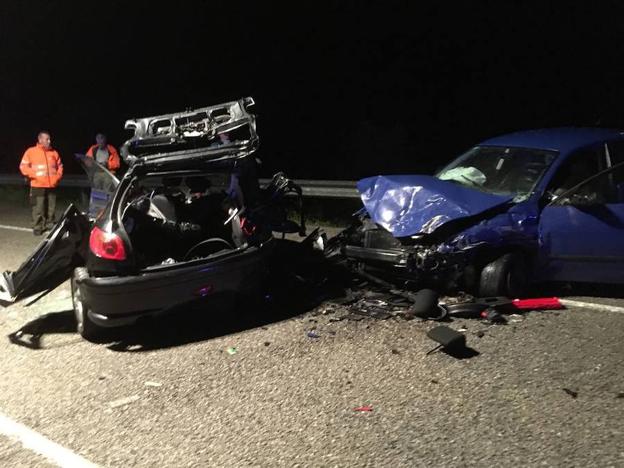 Una joven de 17 años muerta y cinco heridos en un accidente en Blimea