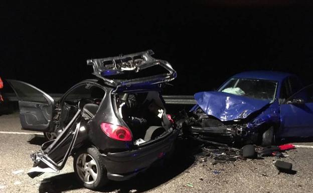 Una joven de 17 años muerta y cinco heridos en un accidente en Blimea