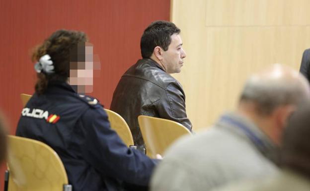 El acusado de matar a Silvia Hernández en Roces afirma que ella trataba de suicidarse