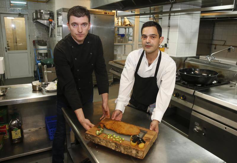 La Mar y Morena de Oviedo y Vinos y Chacinas de Gijón, ganadores del V Campeonato Regional de Cachopos y Cachopinos