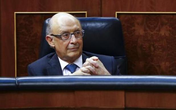 El Principado envía a Montoro un informe crítico sobre financiación