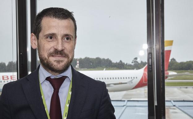 «Estamos negociando para la implantación de nuevas aerolíneas en Asturias»