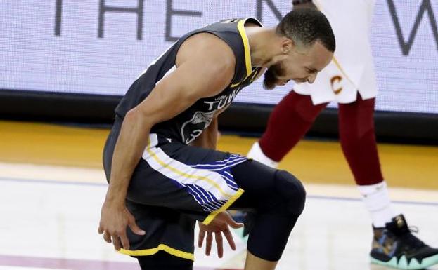 Curry explota con nueve triples que colocan a los Warriors con 2-0 ante los Cavaliers