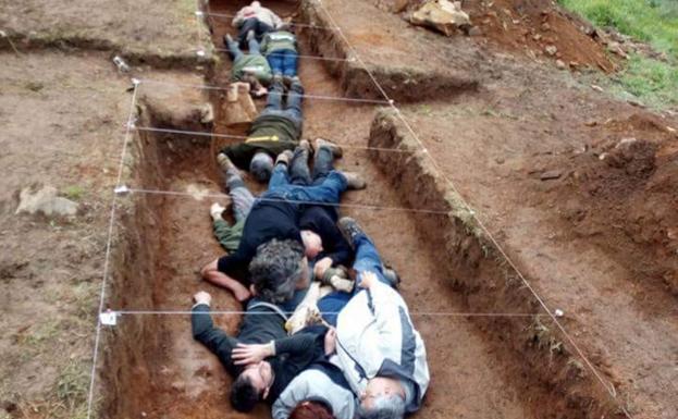 Doce cuerpos para cerrar una herida