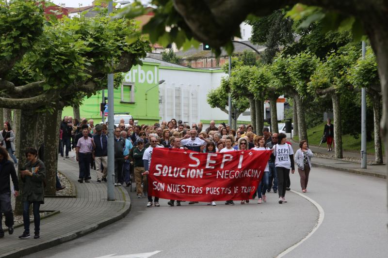 Manifestación en defensa del economato