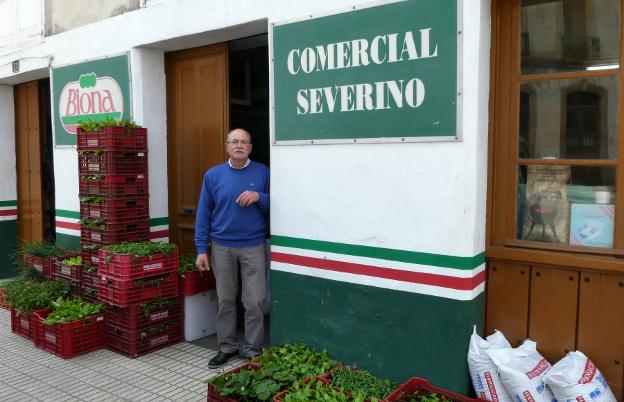 Juan Carlos Alonso, Premio 'Comerciante Decano' en Vegadeo