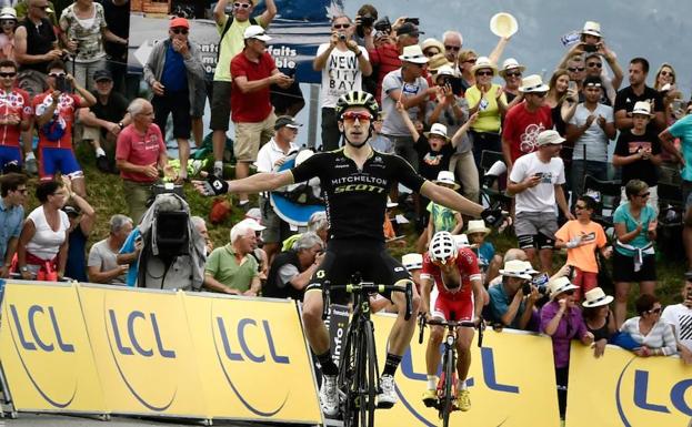 Dani Navarro acaricia el segundo triunfo de su carrera en el Criterium Dauphiné