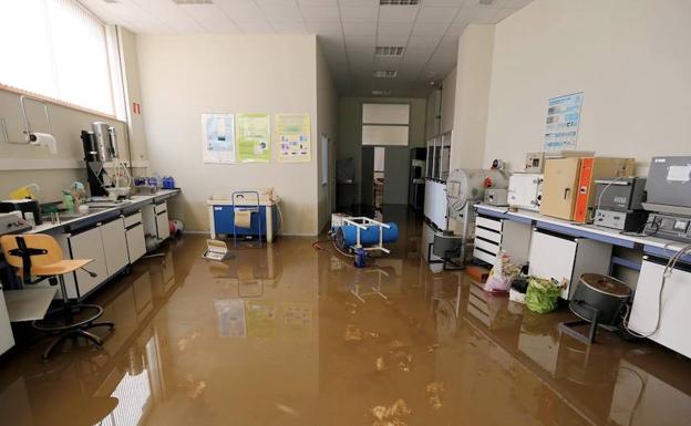 Gijón intenta recuperar la normalidad tras la tromba de agua que dejó cuantiosos daños y pérdidas millonarias