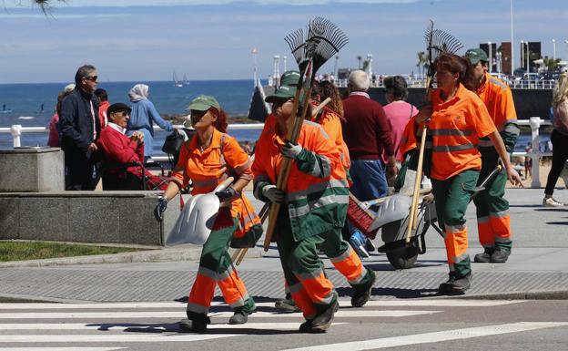 Gijón y Oviedo recogen este jueves sus Escobas de Platino