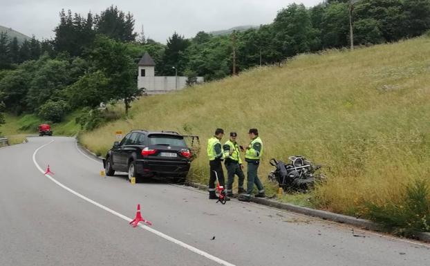 Fallece un motorista en Tineo en una colisión frontal